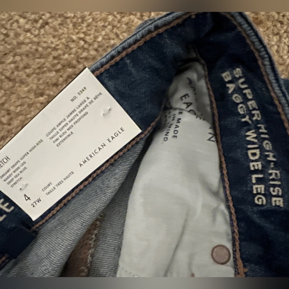 American Eagle Super High Rise Baggy Wide Leg Jeans - Picture 4 of 4